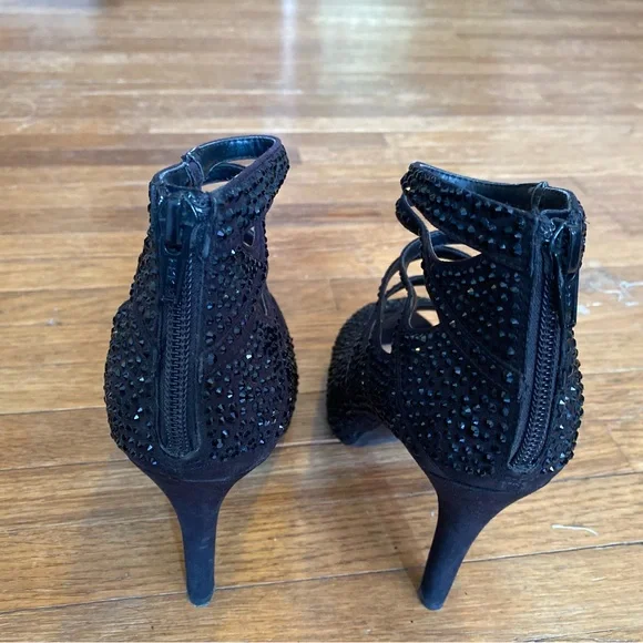 Chic Black Strappy Heels - Picture 3 of 4